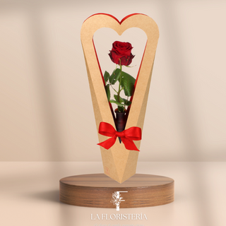 Rosa fresca en corazón single