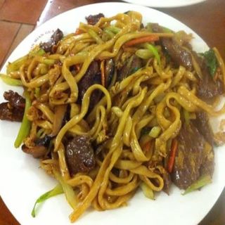 Tallarines Fritos Con Ternera