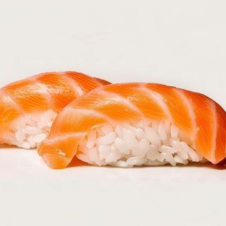 Sushi sake salmone
