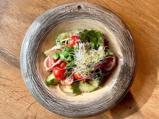 Sałatka gruzińska z pastą orzechową (350 g)