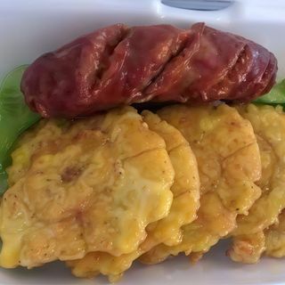 Chorizo, Chicharrón o Costichip Con Patacón