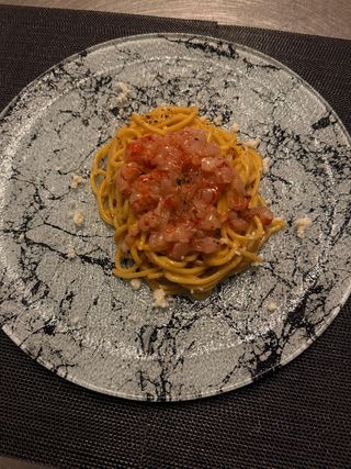 Tagliolini cacio e pepe e tartar di gambero rosso