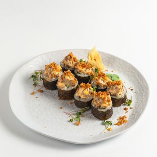 Рол з запеченим лососем, сирним соусом та шпинатом ( 275г ) 