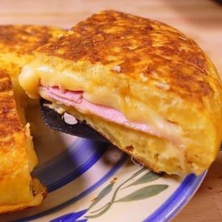 Tortilla De Jamón Del País