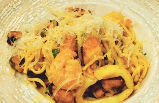 Паста с морски дарове (400г)