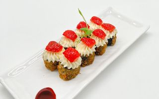 40. Maki fritto fragola - 8 pezzi
