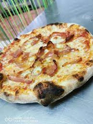 Pizza scamorza speck