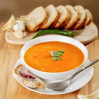 Supă cremă ovreiasca de linte roșie cu mentă