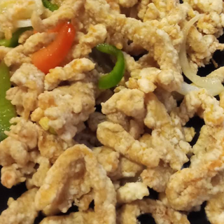 Pollo frito con sal y pimienta