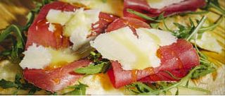 Pizza piatto bresaola