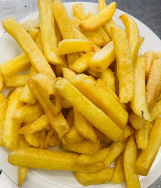 PATATE FRITTE TAGLIATE AL COLTELLO