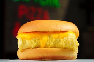 Classic doručak u lepinji sa jajima i sirom