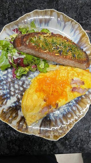 Omletă cu cheddar şi bacon