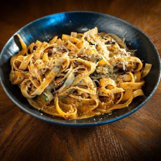 Papardele cu sos de trufe și guanciale