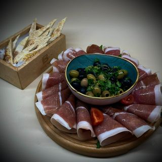 Pršuta i masline 300g