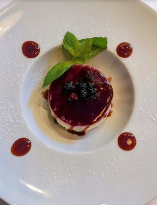 Panna cotta con frutti di bosco