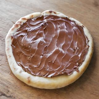 Pizza dolce alla Nutella rotonda