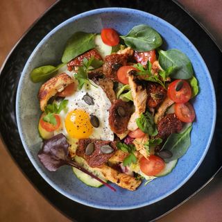 Sałatka Queen (z kurczakiem)