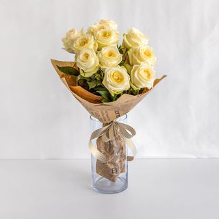 Букет с 11 бели рози 