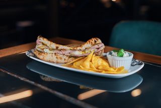 Sendvič sa mortadelom i pistaćima