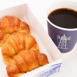 3 Medialunas Clásicas & Café Frío 