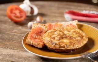 Mini tortilla de patatas con cebolla caramelizada