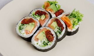 Futomaki łosoś wędzony -6 szt-