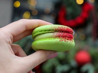 Макарон фісташка-малина (50g)