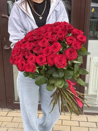 Buchet din 51 trandafiri roșii 80cm