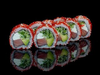 California z łososiem wędzonym 8 szt.