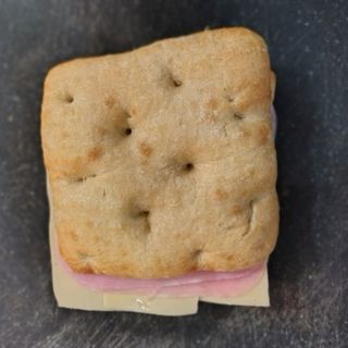 Focaccia Romana Rellena De Jamón Y Queso