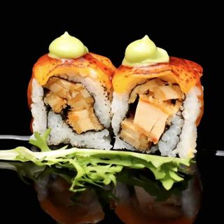 144-uramaki de pollo queso flambeado 