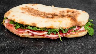 Sendvič sa pršutom 330g