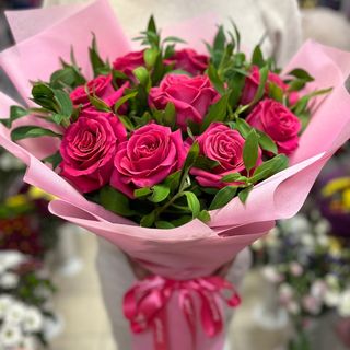 Букет с 9 бр. Цикламени еквадорски  рози #247