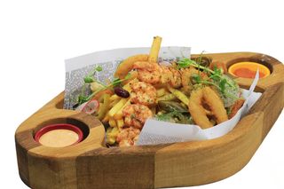 Platou cu fructe de mare prăjite