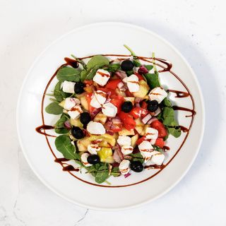 Grčka salata s feta sirom