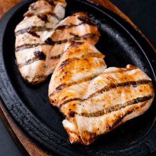 RACIÓN DE PECHUGA DE POLLO AL CARBÓN 300G