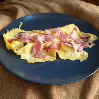 OMLETĂ CU BACON