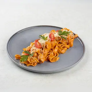 Феттучини том ям с курицей