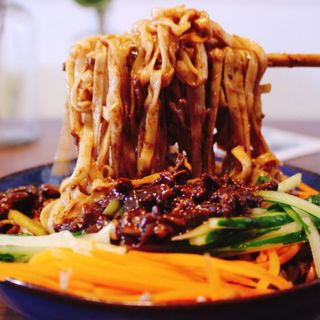 炸酱面Macarrão com pasta de soja