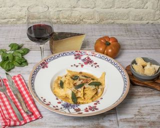 Fazzoletto ripieno di Zucca, biscotto amaretto e parmigiano