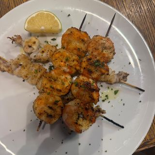 Spiedini di calamari e gamberi 