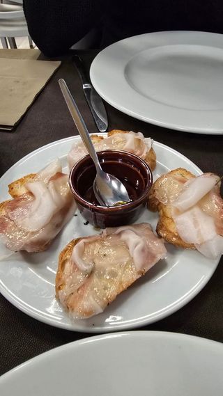 Crostini al lardo e tartufo