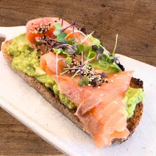 Tostada De Aguacate Con Salmón Ahumado