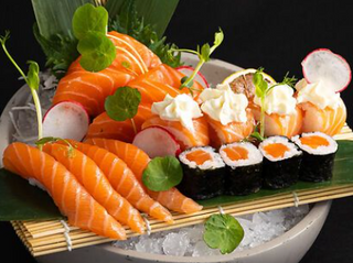 Sushi sashimi salmone misto
