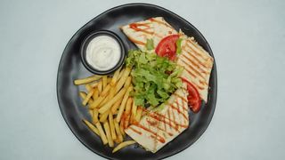 Tortilja tuna sendvič