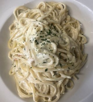 Espaguetis a los cuatro quesos