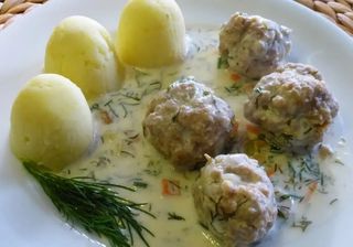 Klopsiki  w sosie koperkowym