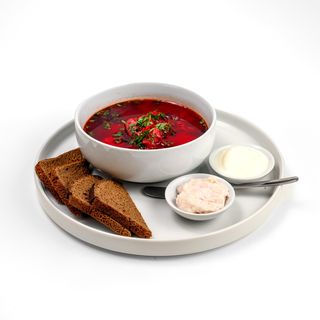 Borș cu pâine neagră și smântână