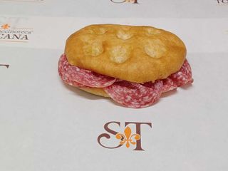 Schiacciata toscana *no glutine* con salame